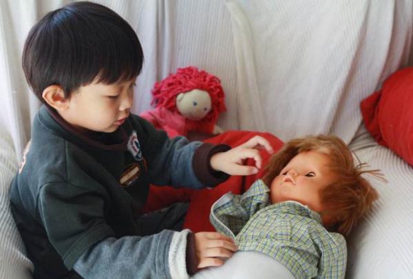 [男孩]男孩为什么会喜欢玩娃娃 男孩喜欢玩娃娃也有好处