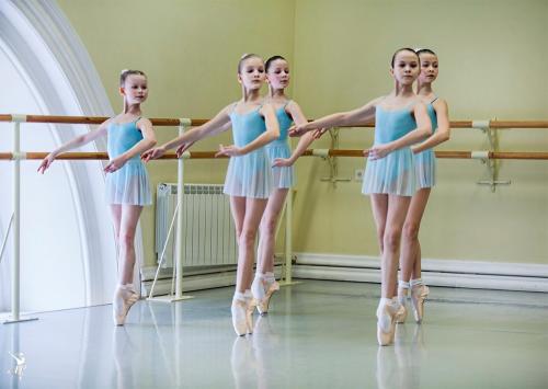 #孩子#孩子几岁可以学芭蕾 男孩子学芭蕾会女性化吗