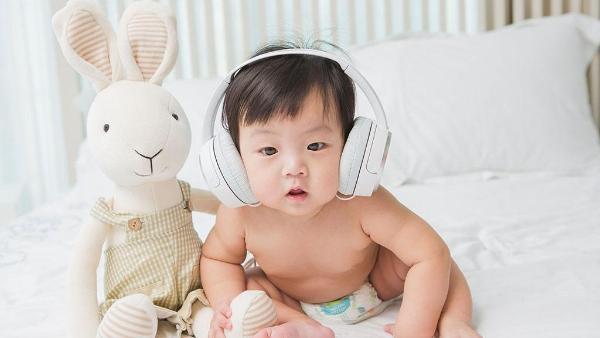 孩子：孩子听古典音乐好处多 怎么让孩子喜欢古典音乐