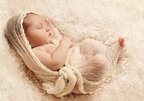 新生儿睡姿▲新生儿睡姿　仰睡、侧睡、趴睡哪个好？