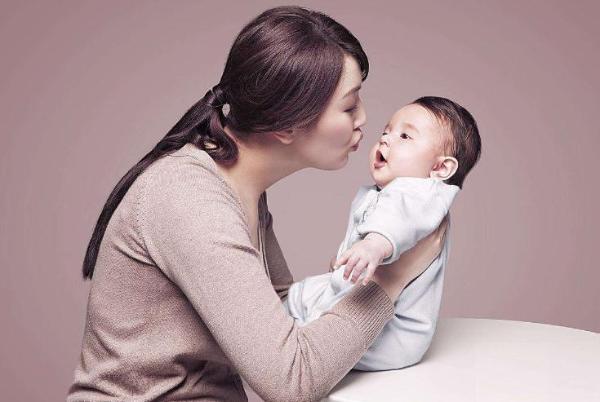 育儿大作战 宝宝冬季烂嘴角怎么办？