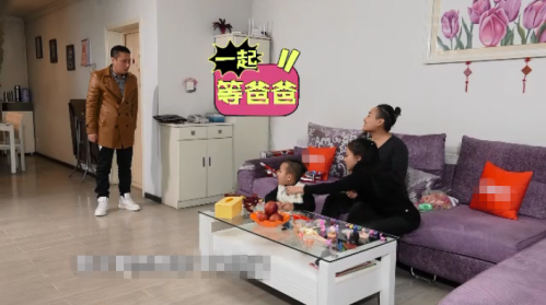 育儿大作战 8岁还用奶瓶,叫别人30声爸爸!父爱对孩子很重要