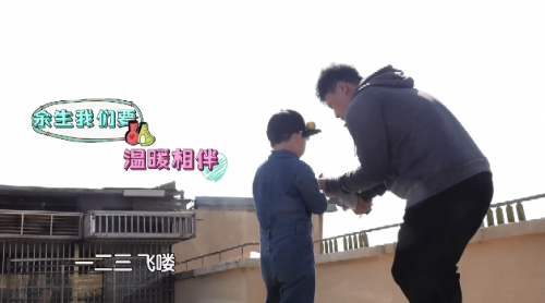 【育儿大作战】育儿大作战 爸爸成了孩子的全部 妈妈去哪了?