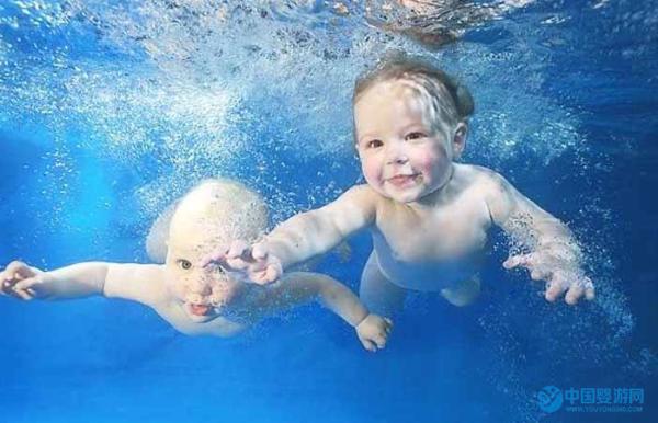 新生儿游泳，全面提高宝宝五大系统