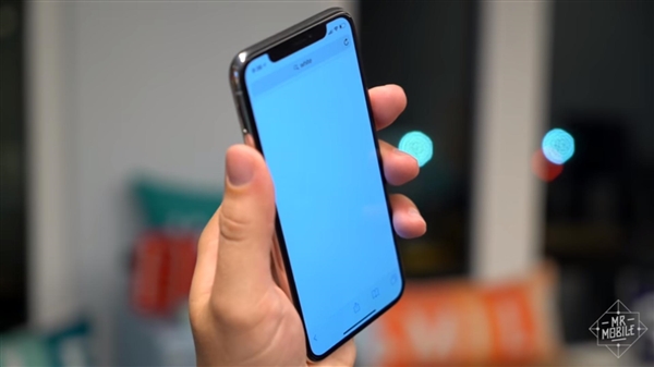 據softpedia引述youtube博主mr mobile的視頻評測,iphone x的屏幕出現