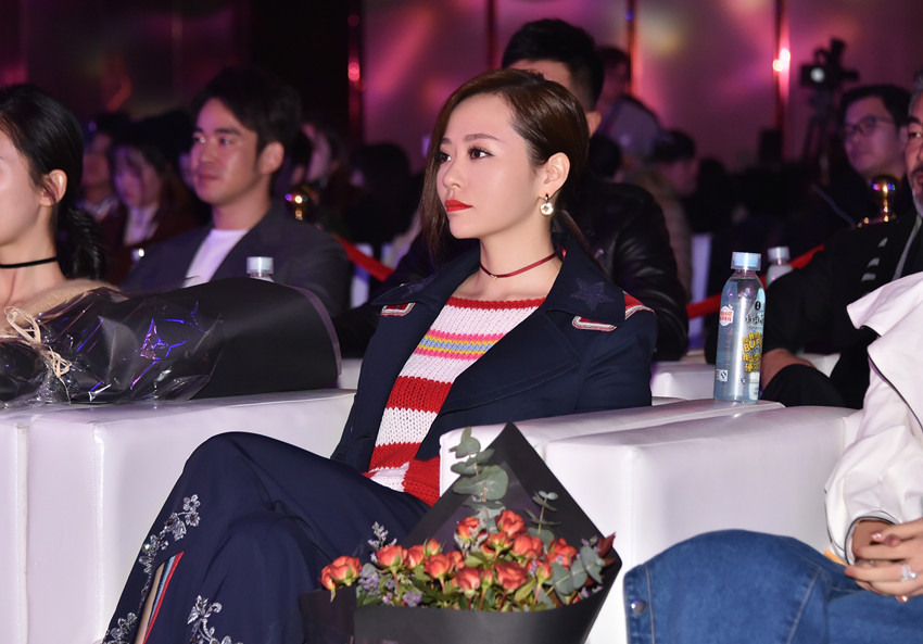 红蔷薇mv今日上线张靓颖发布会首谈蔷薇之缘