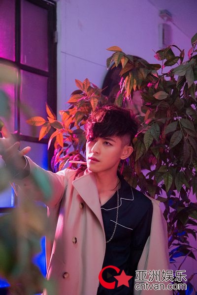 敖犬《mygirl》上线细唱情伤鬼鬼助阵mv首献初吻