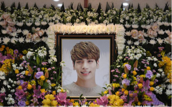 韩国男团shinee成员金钟铉因抑郁症离世超强高压成抑郁根源