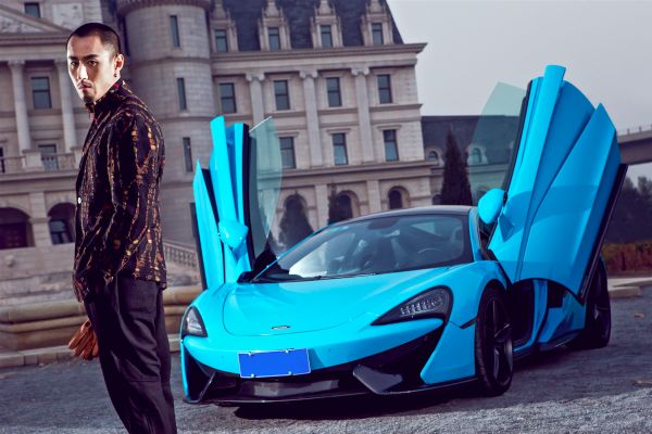 孙亦沐时尚大片跑车古堡演绎摩登贵族