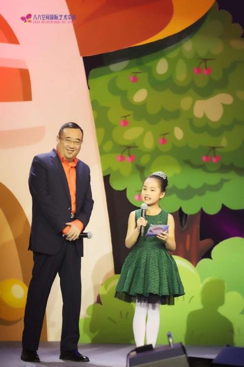 (八八空间学员徐奥宇与那威老师一同主持)(耳蜗宝宝边若彤现场表演