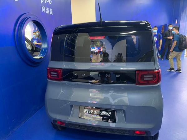 宏光MINIEV马卡龙秋色版正式上市 2款车型 售价3.76万元起