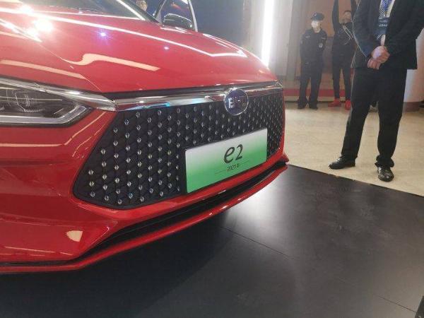 比亚迪e2新增车型正式上市 售价8.98万元 续航301km