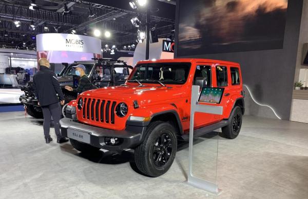 Jeep牧马人高地版亮相2021进博会，硬派气息十足