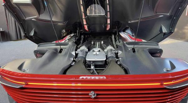 自吸绝唱/搭6.5L V12引擎，法拉利Daytona SP3官图发布