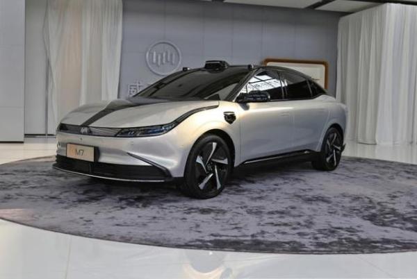 威马携M7亮相广州车展，极简内饰布局曝光
