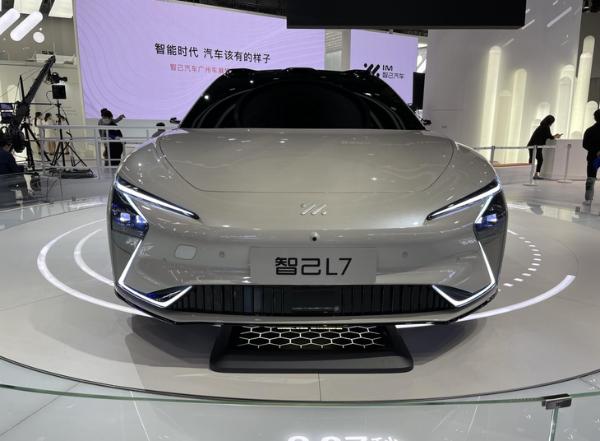 智己L7 Beta体验版正式下线 百公里加速3.9秒 明年2月底到店