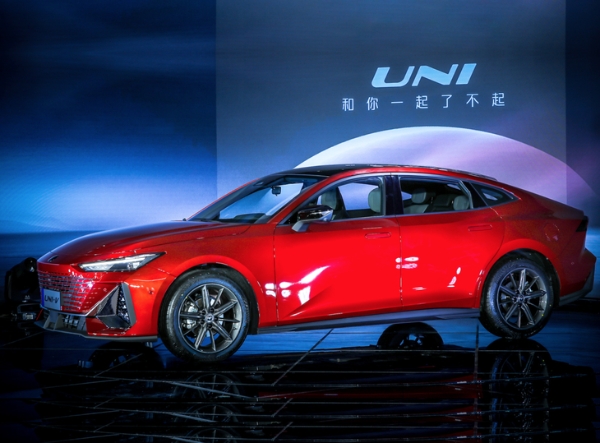 长安UNI-V今日公布预售价 运动版车型配四出排气 搭1.5T动力