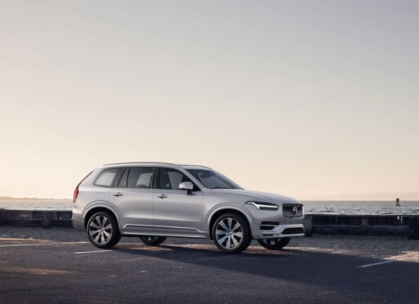 新款沃尔沃XC90 T8车型上市 售价89.49万元 纯电续航59km