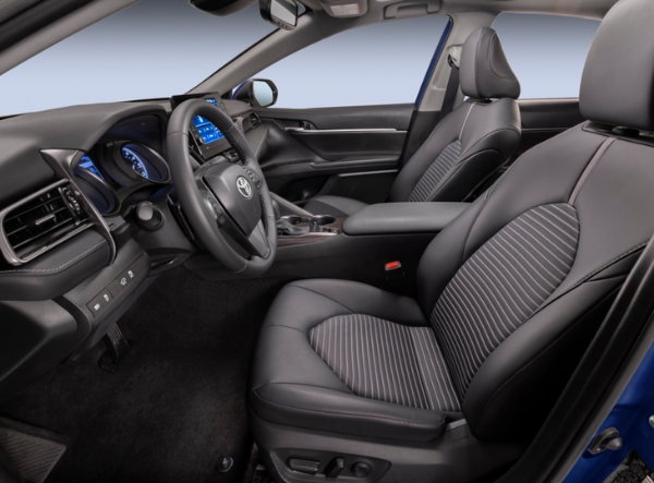 新款丰田凯美瑞特别版官图发布 全车黑化 全系搭2.5L发动机