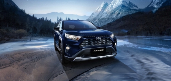 越己 阅世界 一汽丰田RAV4荣放2022款强劲登场