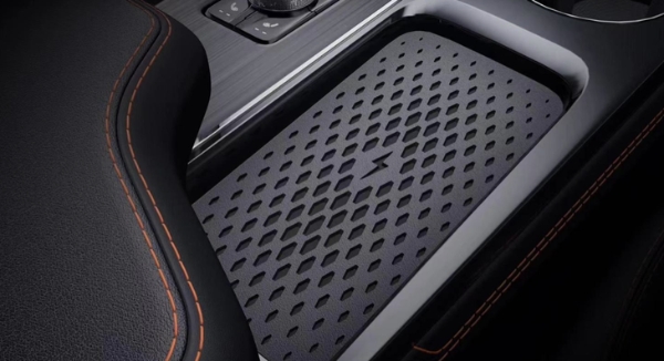 奇瑞艾瑞泽5 GT内饰官图发布 采用电子换挡杆 配贯穿显示屏