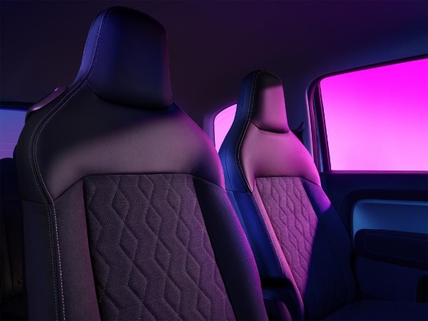 2023款KiWi EV质感座舱曝光，智感氛围双色与高端麂皮尽显“潮奢范”