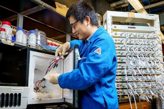加州大学工程师开发出新锂离子电池 可在极冷和酷热条件下表现良好