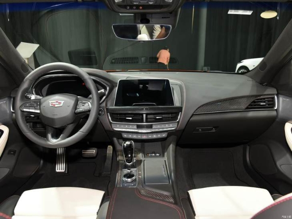 凯迪拉克CT5新增车型上市 售价36.07万元 搭超级辅助驾驶系统
