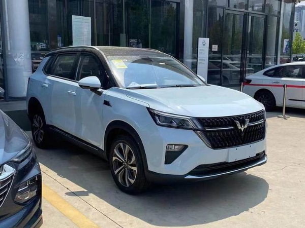 五菱星辰HEV实车到店 将8月上市 定位紧凑级混动SUV