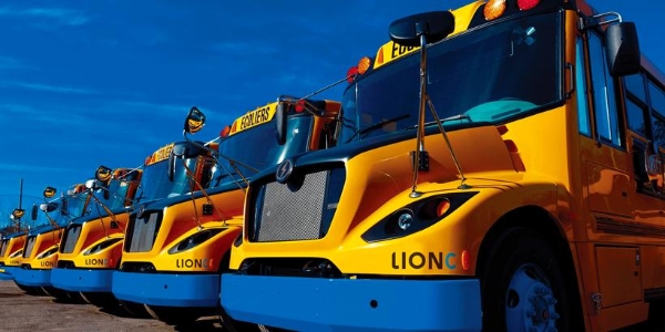 lion-electric-elektrobus-electric-bus-school-bus-transdev-canada-kanada-2020-03-min.png