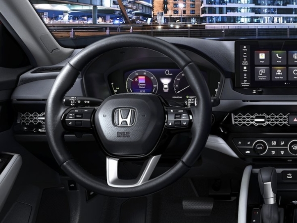 Dynamic intermediate car Honda 11th generation Accord official map analysis