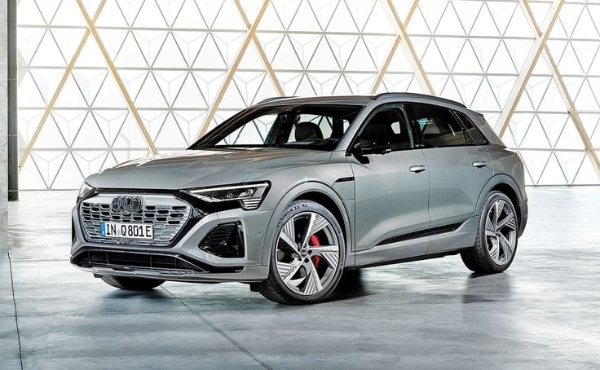 AUDIq8-MAIN_i.jpg