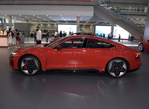 奥迪RS e-tron GT正式开启预售 预售价148万元
