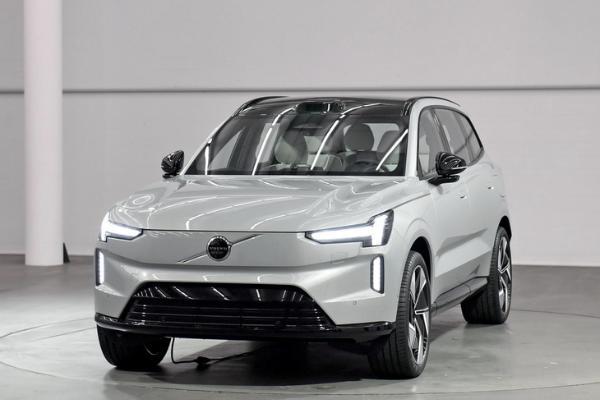 定位旗舰纯电动SUV 沃尔沃EX90今日国内首秀