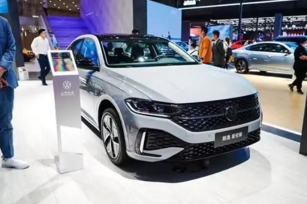 2023上海车展：大众朗逸1.5T车型首发亮相