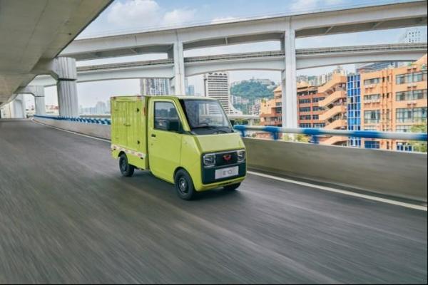 3.68万元起！人民五菱再造神车，E10致富小精灵正式上市