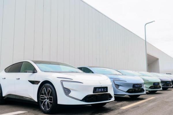 阿维塔12量产下线，中大型纯电轿车市场迎来新选择