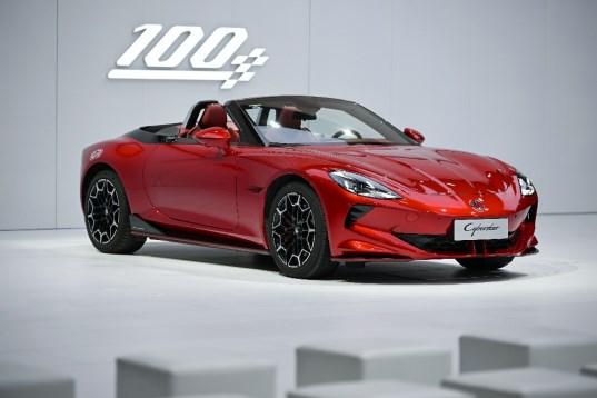 MG Cyberster斩获2023中国汽车工业巅峰奖，“匠心品质”受到国际认可