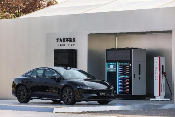 竞争Model 3/售24.98万元起 智界S7正式上市