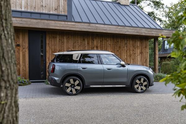 搭载1.5T轻混 全新MINI COUNTRYMAN C官图亮相