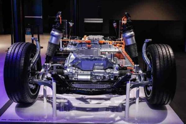 三大纯电动平台车型亮相，奥迪在中国积极推动电动化发展
