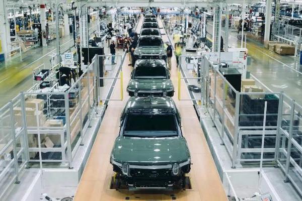 Rivian诺摩尔工厂闭厂升级，将生产R2车型