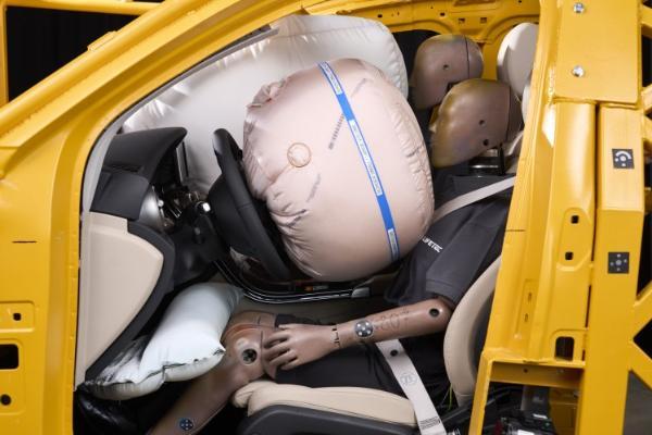 采埃孚开发用于高级自动驾驶的安全气囊
