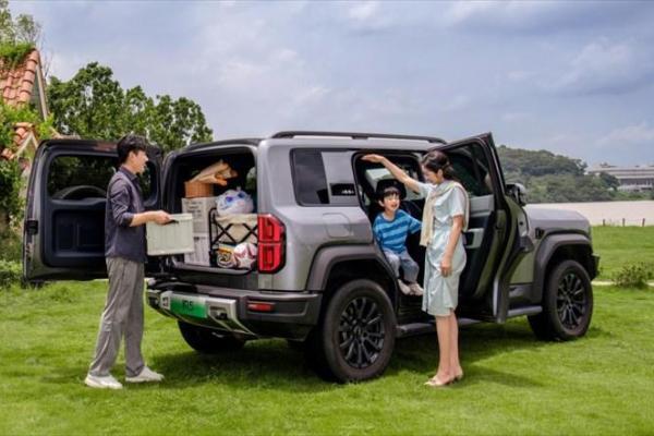 十万热爱·共同解答，方程豹汽车10万台交付达成