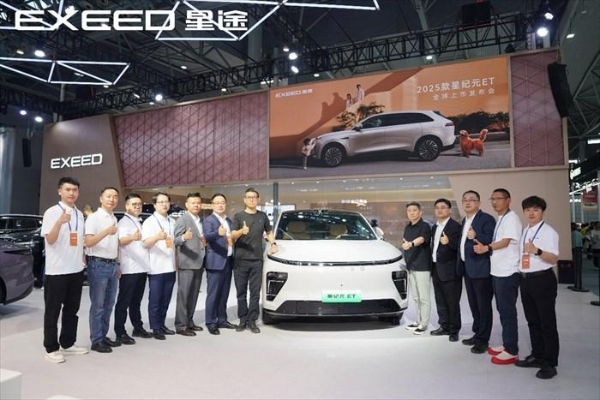 科技新豪华 奢享家天地！ 17.28万元起2025款星纪元ET于合肥站上市