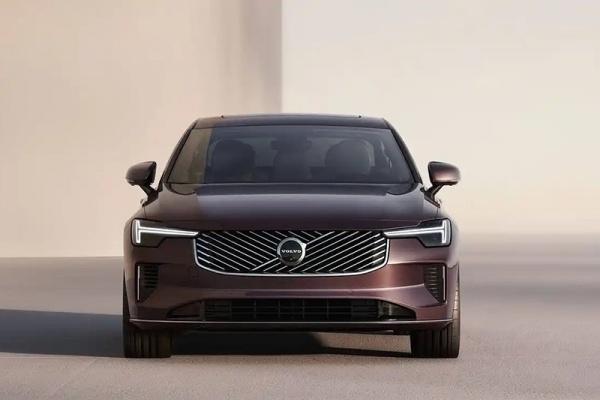 新款沃尔沃S90上市 限时参考尊享价30.09-45.49万