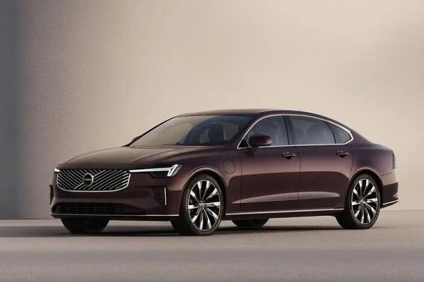 新款沃尔沃S90上市 限时参考尊享价30.09-45.49万
