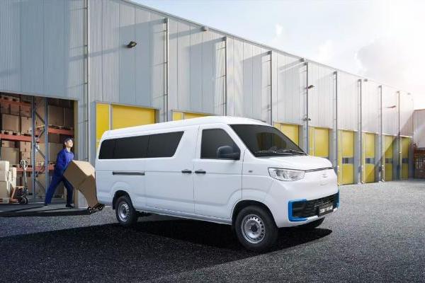 商乘两用“利器”再进阶，开瑞江豚客运版矩阵新品强势登场