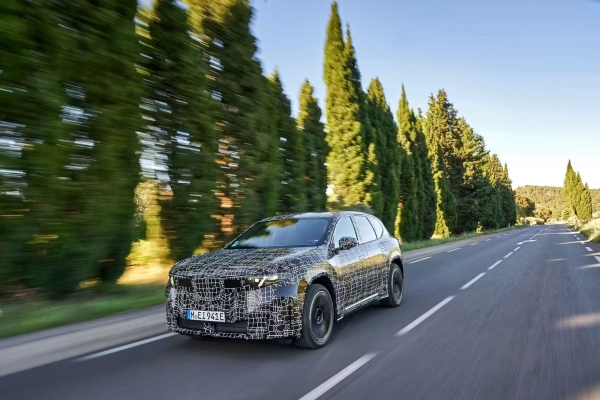 宝马新世代iX3量产版BMW首创全景iDrive