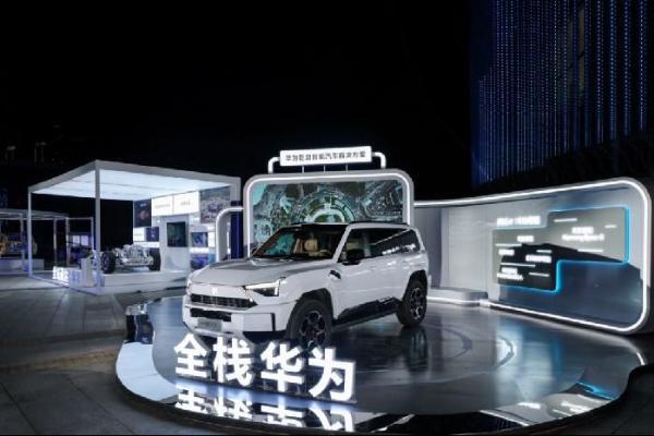 32.99万起开启预售 “豪华智能越野SUV”勐士M817战力拉满！